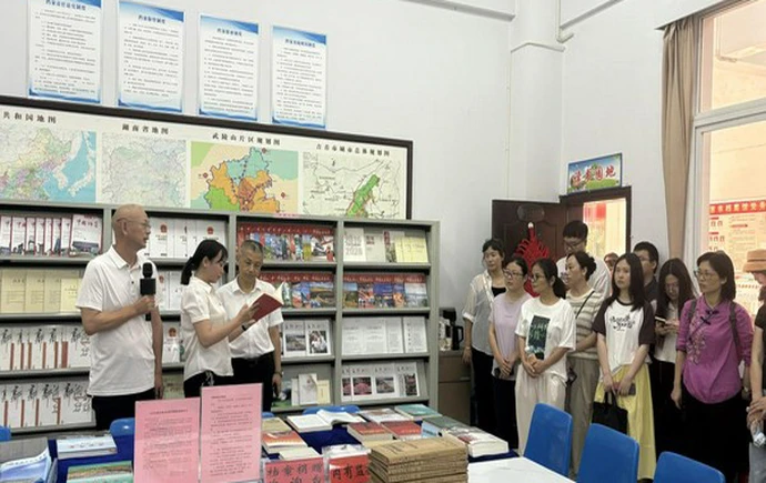虫蛀档案如何“复活”？吉首市档案馆开放日现场揭秘