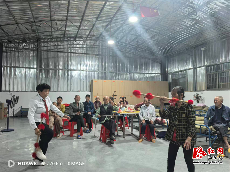 隆家堡乡步云坪安置点花灯戏表演.jpg 隆家堡乡步云坪安置点花灯戏表演.jpg