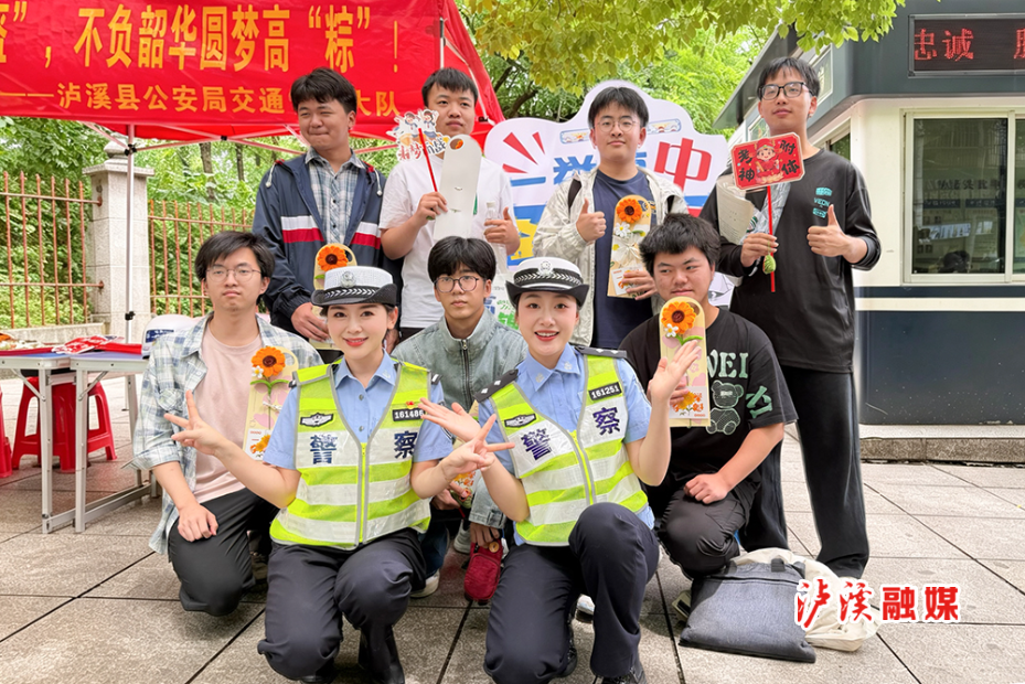 交警护航高考.jpg2.jpg 交警护航高考.jpg2.jpg