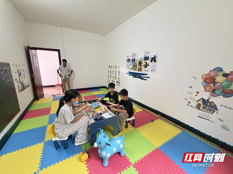 上流村村主干自主设计改造的儿童之家_副本.jpg 上流村村主干自主设计改造的儿童之家_副本.jpg