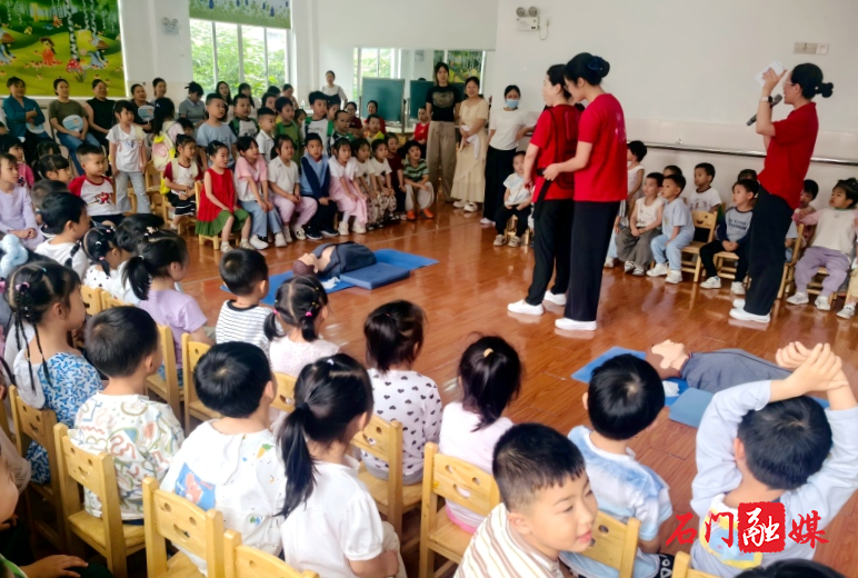 皂市镇中心幼儿园:守护“幼”苗,“救”在身边1.jpg 皂市镇中心幼儿园:守护“幼”苗,“救”在身边1.jpg