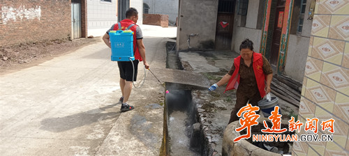 宁远县冷水镇:清除积水灭蚊防病_副本500.jpg 宁远县冷水镇:清除积水灭蚊防病_副本500.jpg