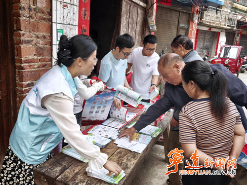 宁远县桐木漯瑶族乡:开展禁毒宣传进市场活动_副本500.jpg 宁远县桐木漯瑶族乡:开展禁毒宣传进市场活动_副本500.jpg