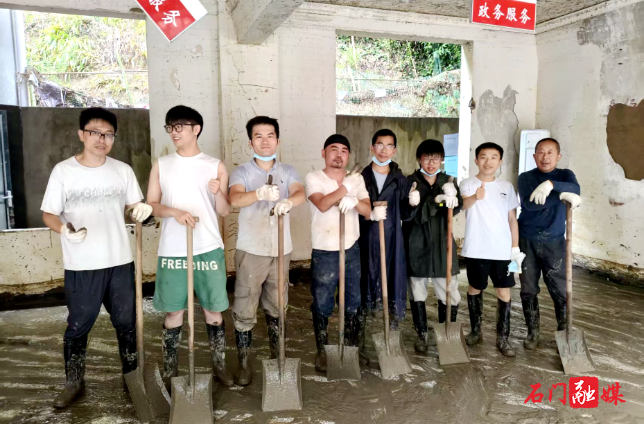 壶瓶山镇杨家坪村:九位青年爱心驰援 山村迎来温暖重生1.jpg 壶瓶山镇杨家坪村:九位青年爱心驰援 山村迎来温暖重生1.jpg