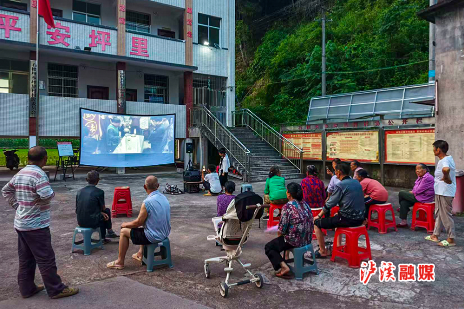 石榴坪安全宣传6.15.jpg