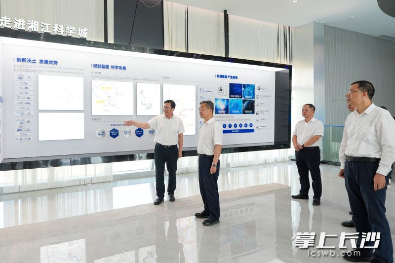 6月17日,副省长、市委书记陈竞在湖南湘江新区调研经济社会发展情况,来到湘江科学城。 6月17日,副省长、市委书记陈竞在湖南湘江新区调研经济社会发展情况,来到湘江科学城。