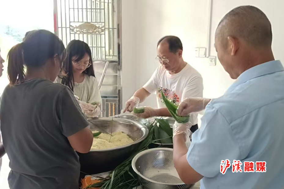 兴隆场一老一小6.18.jpg 兴隆场一老一小6.18.jpg