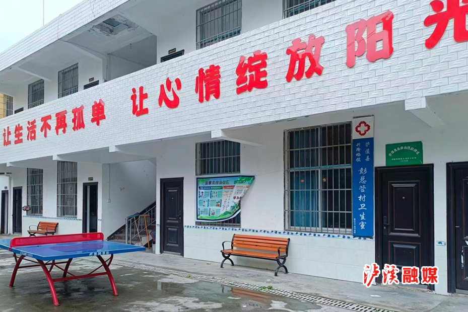 兴隆场镇一老一小.jpg 兴隆场镇一老一小.jpg