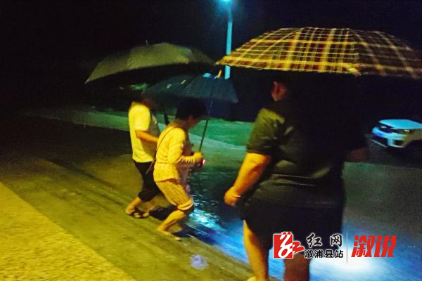 转移群众.jpg 转移群众.jpg