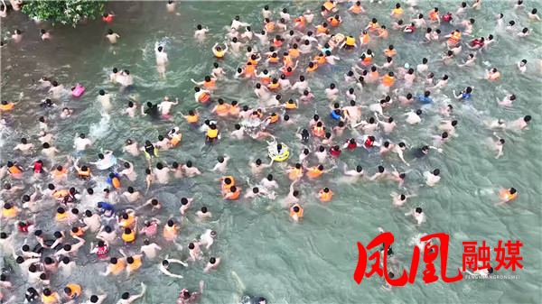 外国友人抢鸭子，吃鸭子成片[00_01_48][20260620-131719].jpg