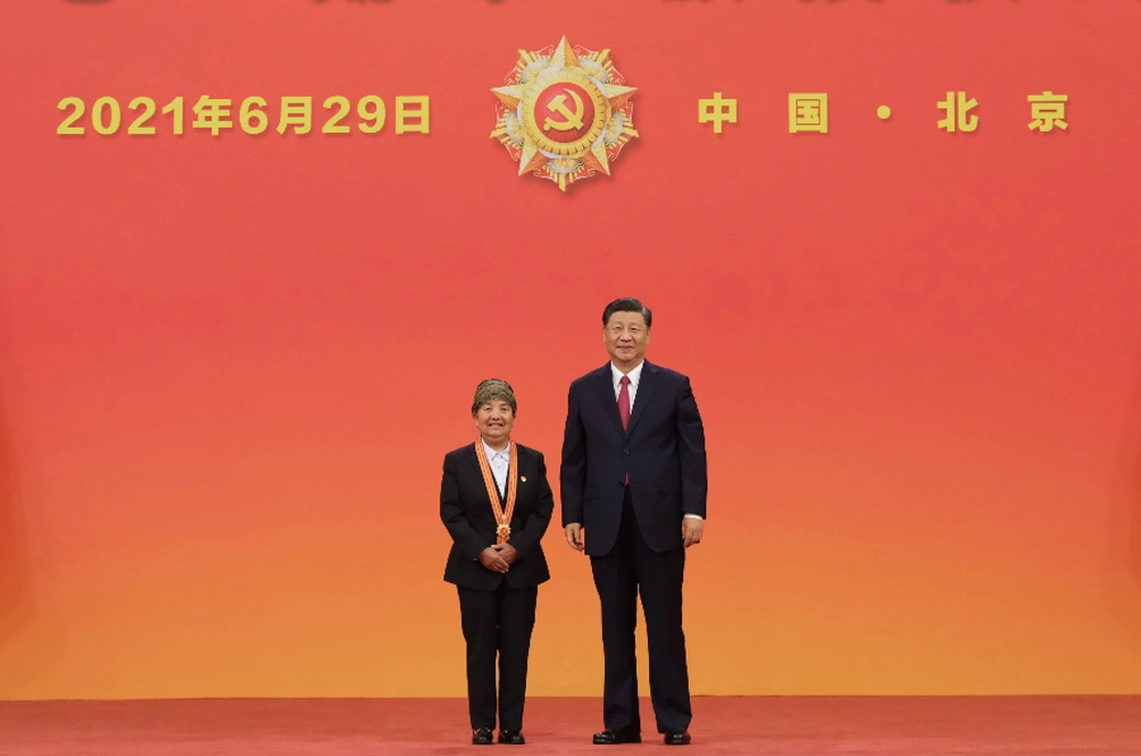 学习进行时｜习近平总书记关心致敬老党员的故事