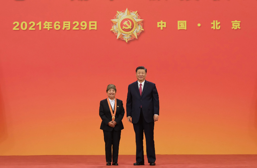 学习进行时｜习近平总书记关心致敬老党员的故事