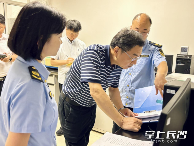 督导现场。 市生态环境局供图