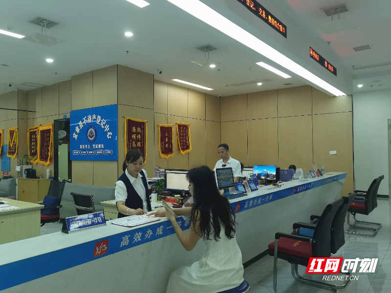 县自然资源局提速企业不动产登记_副本.jpg