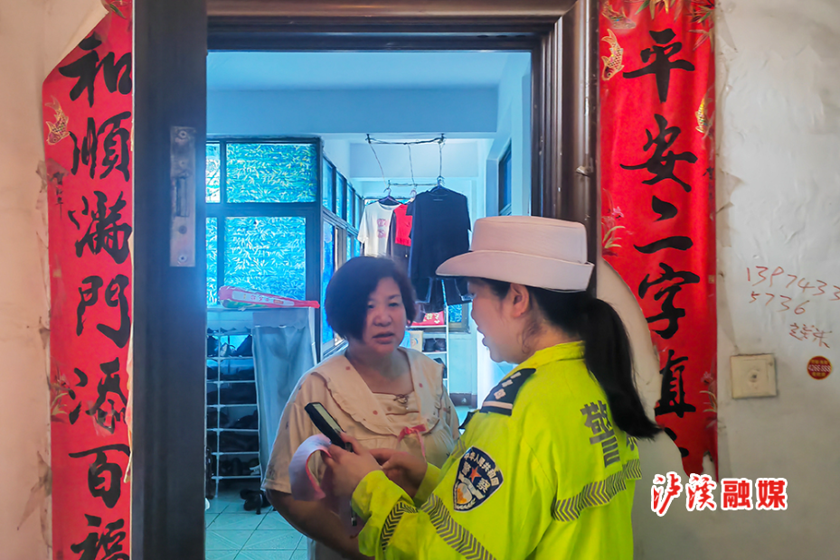 交警安全宣传 (1).jpg