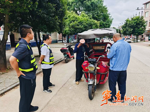 宁远县鲤溪镇：织密交通安全网_副本500.jpg