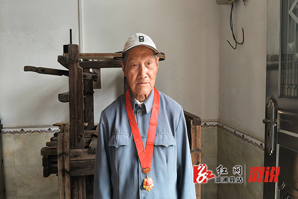 九旬老党员黄德文.jpg