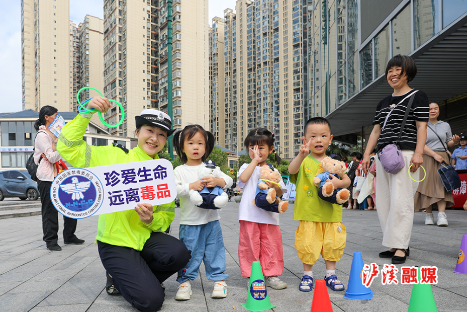 交警禁毒宣传 (1).jpg