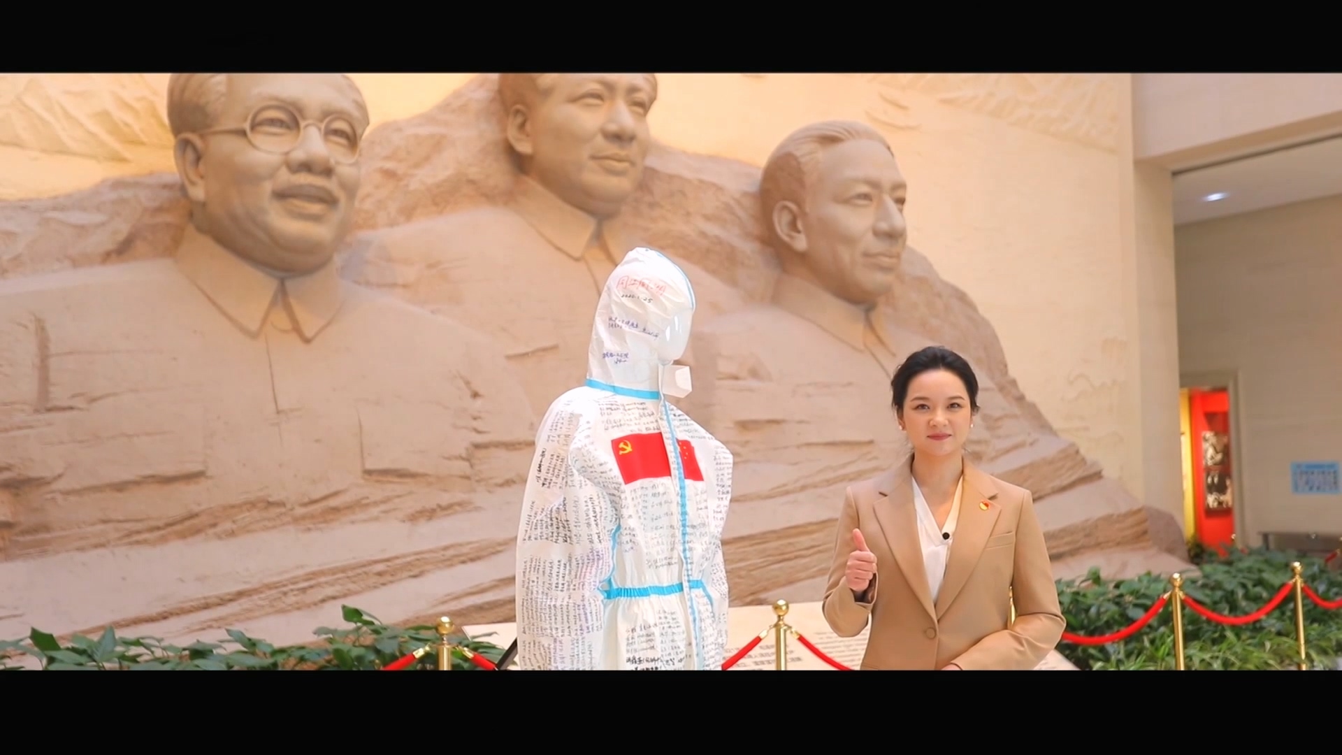 文物背后的党史故事⑤ | 见证抗疫“湘鄂情”的防护服