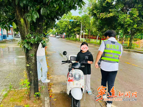 宁远县鲤溪镇：筑牢未成年人出行安全防线_副本500.jpg