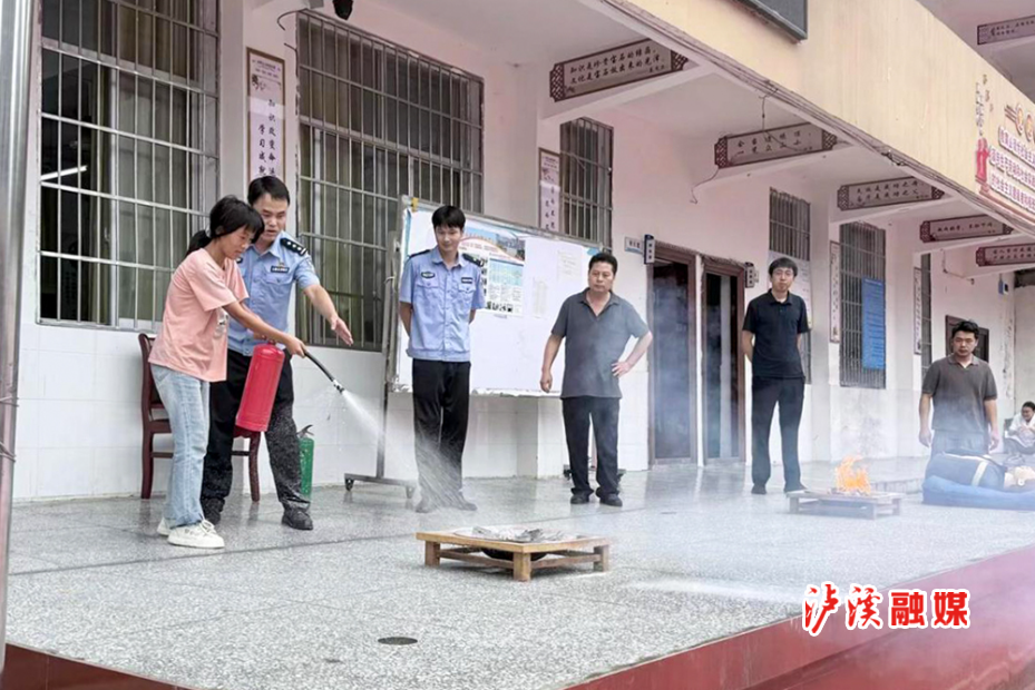 小章乡防火应急演练.jpg