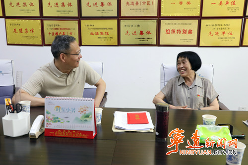 “七一”走访:毛政走访慰问离退休老党员_副本500.jpg “七一”走访:毛政走访慰问离退休老党员_副本500.jpg