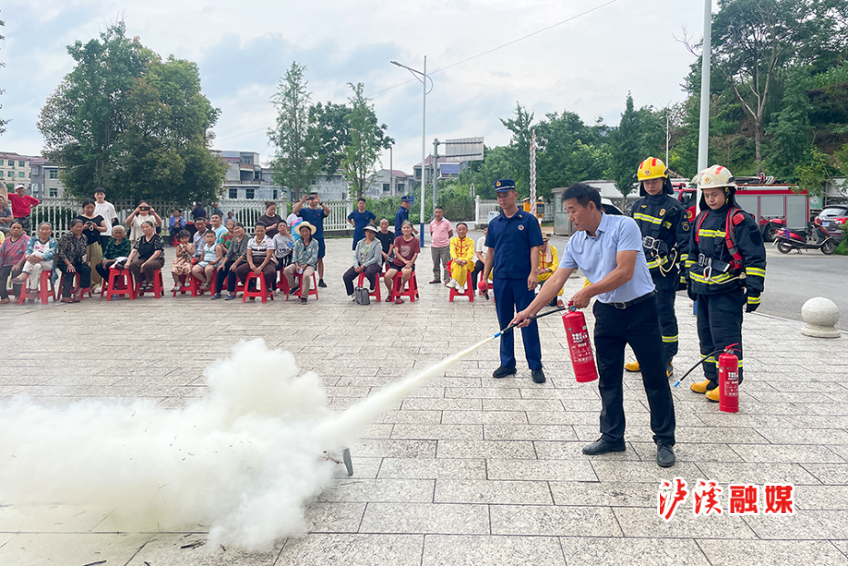 浦市镇发改局防火宣传活动 (1).jpg 浦市镇发改局防火宣传活动 (1).jpg