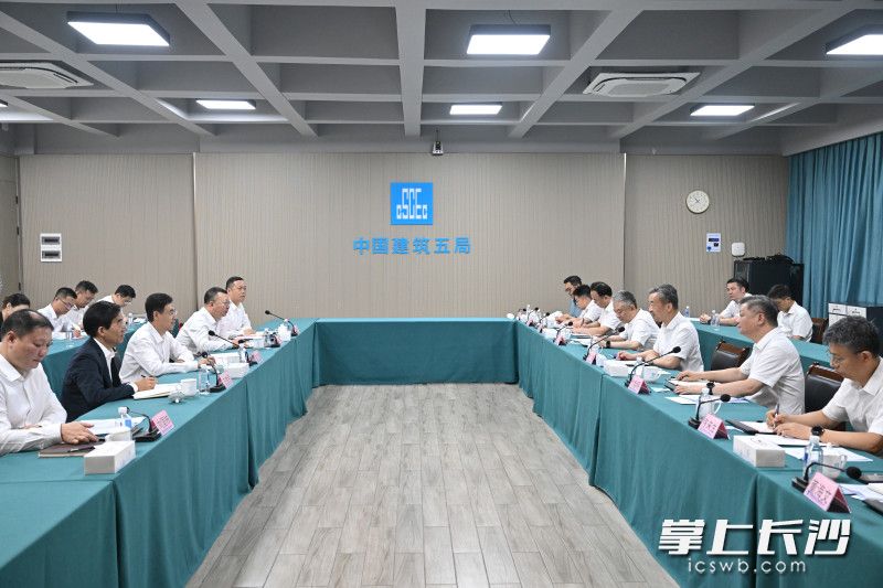 陈竞走访调研中建五局。 均为长沙晚报全媒体记者 郭雨滴 余劭劼 摄 陈竞走访调研中建五局。 均为长沙晚报全媒体记者 郭雨滴 余劭劼 摄