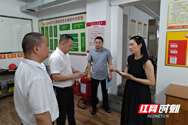 督察物业公司落实消防主体责任.jpg 督察物业公司落实消防主体责任.jpg