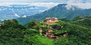 夏日雨后的星德山，把群峰揉进清凉里