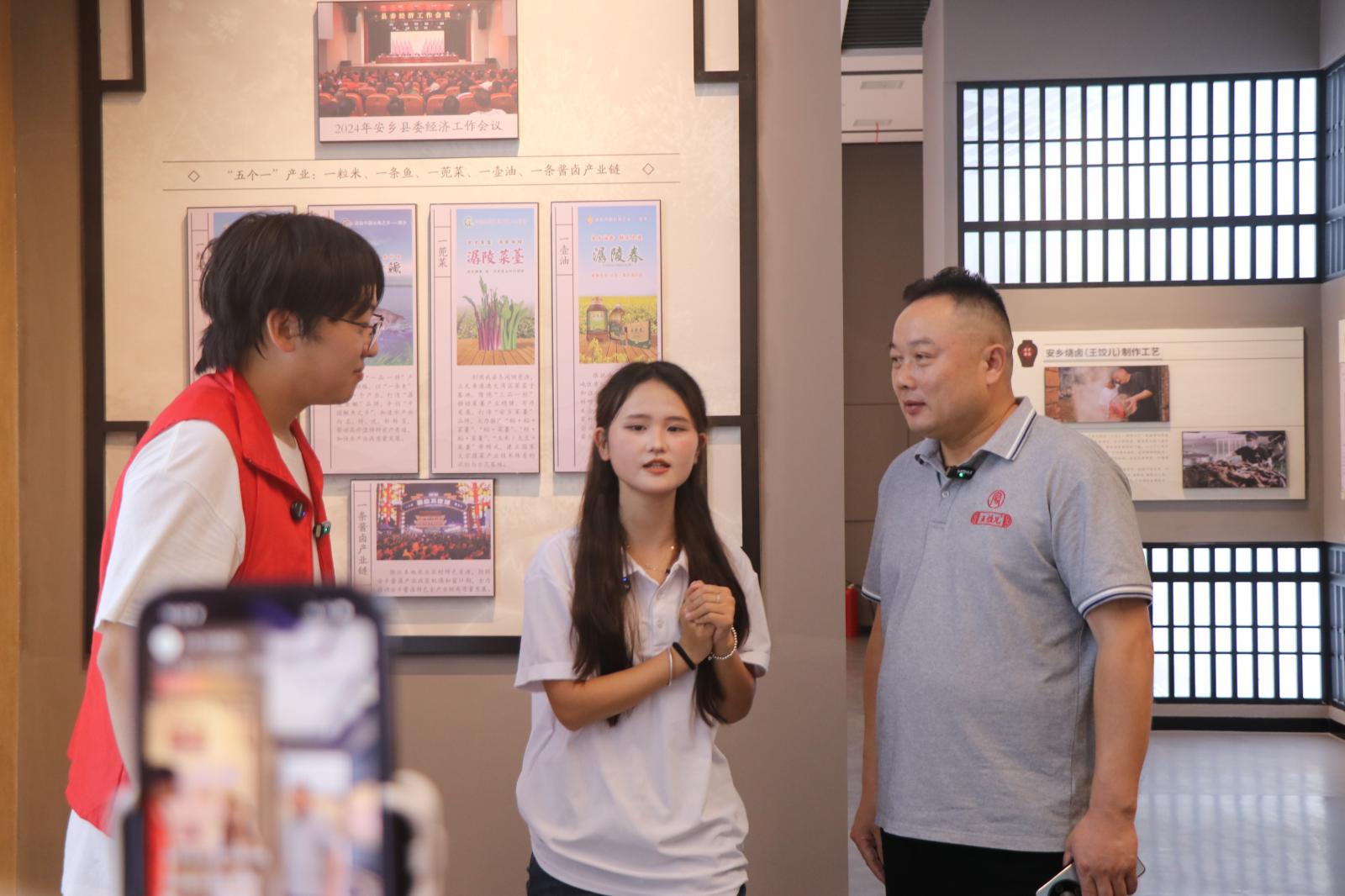 百年酱卤“云端”飘香 湘大学子直播助力非遗传播