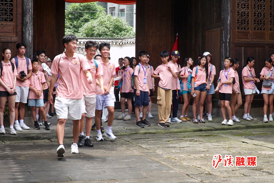 华裔少年游泸溪 (1).jpg 华裔少年游泸溪 (1).jpg