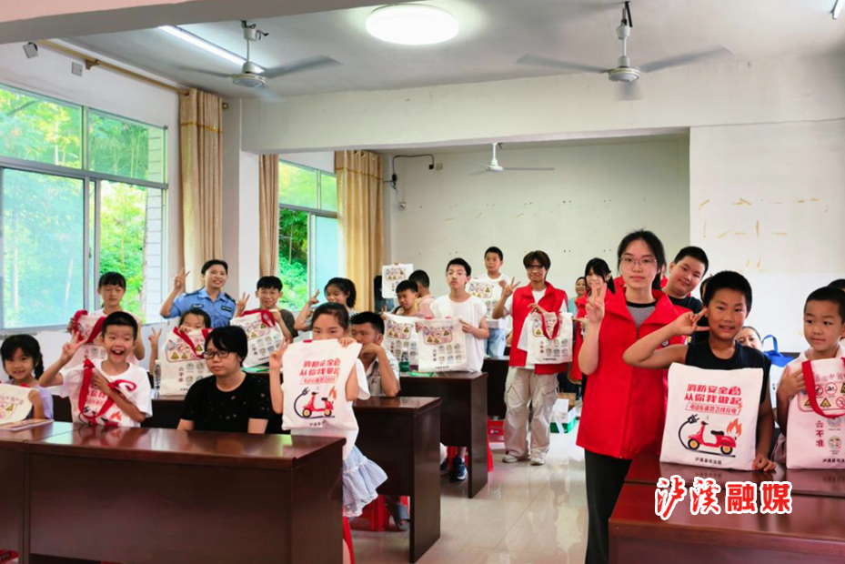 武溪镇党群服务中心送法下乡.jpg3.jpg5.jpg 武溪镇党群服务中心送法下乡.jpg3.jpg5.jpg