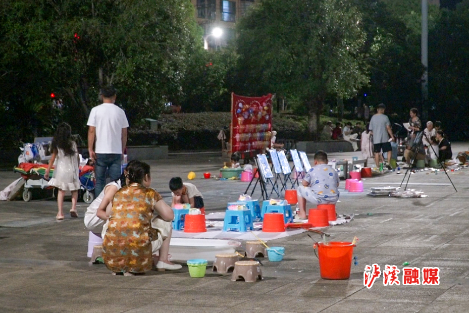 辛女广场休闲娱乐 (2).jpg 辛女广场休闲娱乐 (2).jpg