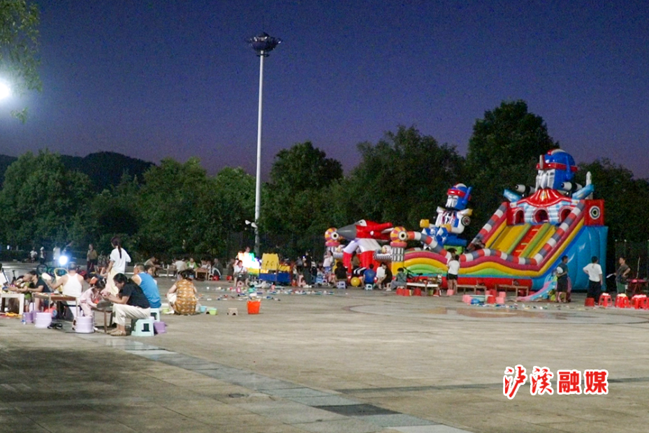 辛女广场休闲娱乐 (3).jpg 辛女广场休闲娱乐 (3).jpg