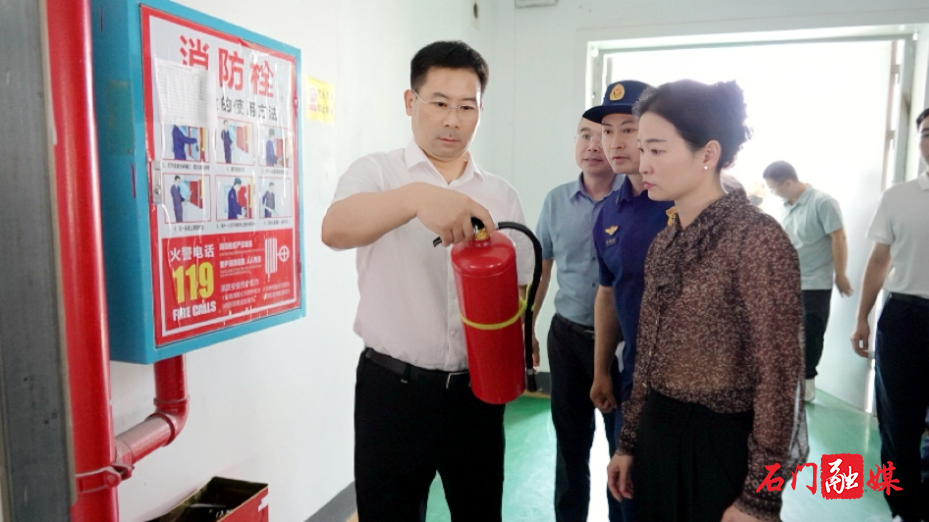 李长春专题调研安全生产及森林防灭火工作2.jpg 李长春专题调研安全生产及森林防灭火工作2.jpg
