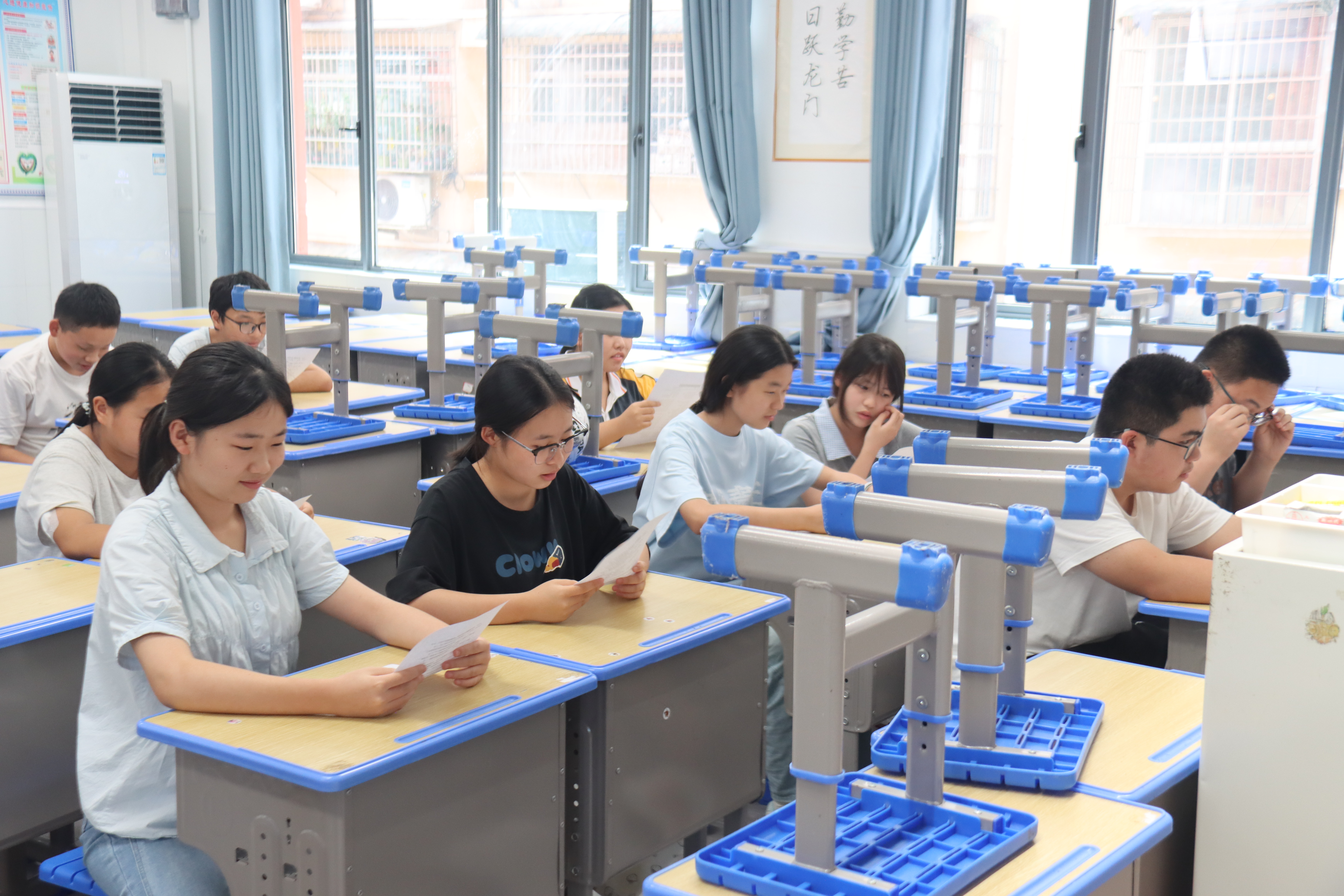 湖南第一师范学院“红韵传薪”实践团为古丈县民族中学开设朗诵特色课程