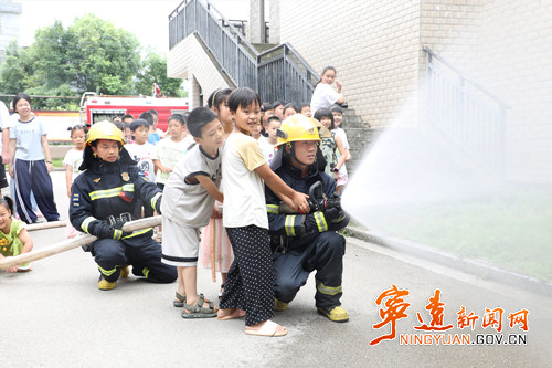 宁远县“共青团·伙伴计划”爱心托管公益课堂开班_副本500.jpg