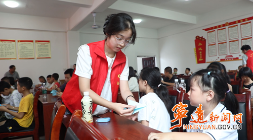 宁远：公益课堂进乡村 守护留守儿童多彩暑假_副本500.png