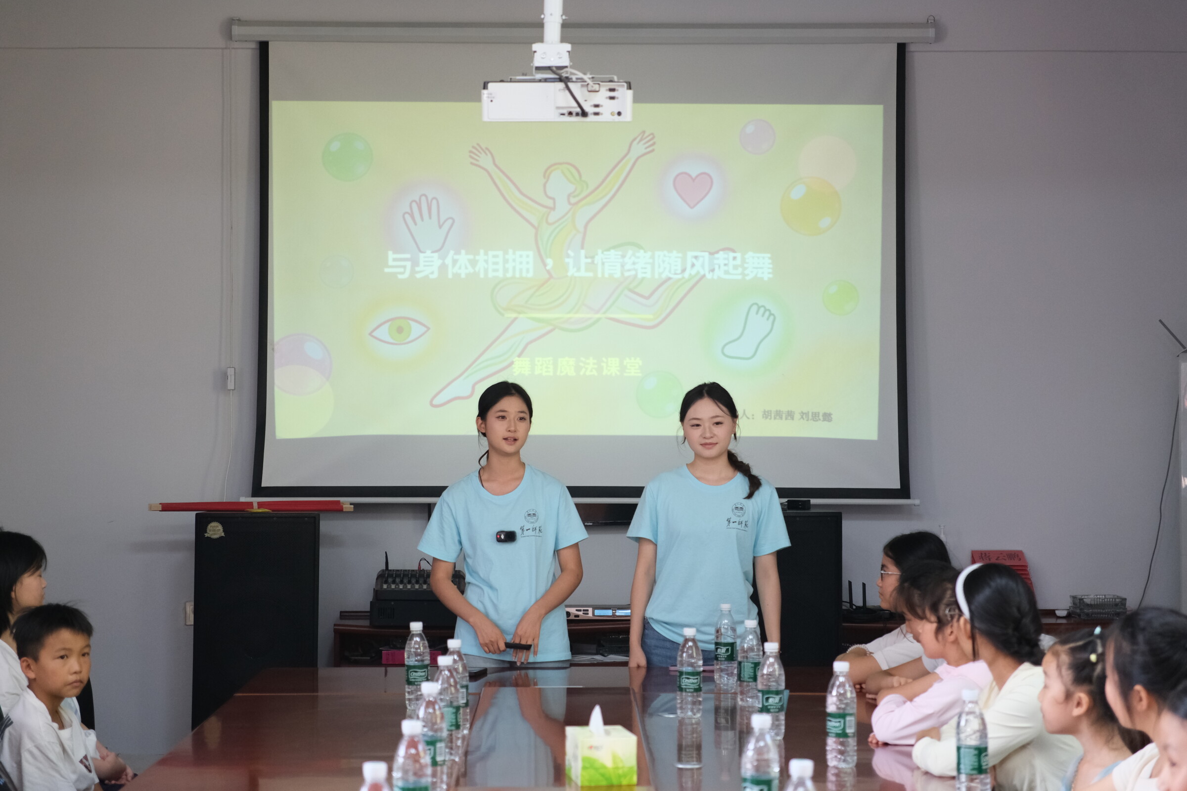 湖南第一师范学院实践团赴古丈县长潭村开展舞动疗愈公益课堂