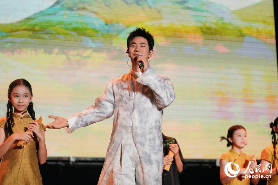中国艺术研究院教授、演员张晓龙。人民网摄
