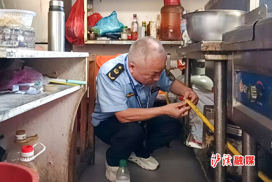 住建局检查燃气安全.jpg2.jpg