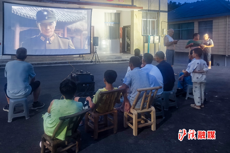 兴隆场镇红色电影7.29.jpg