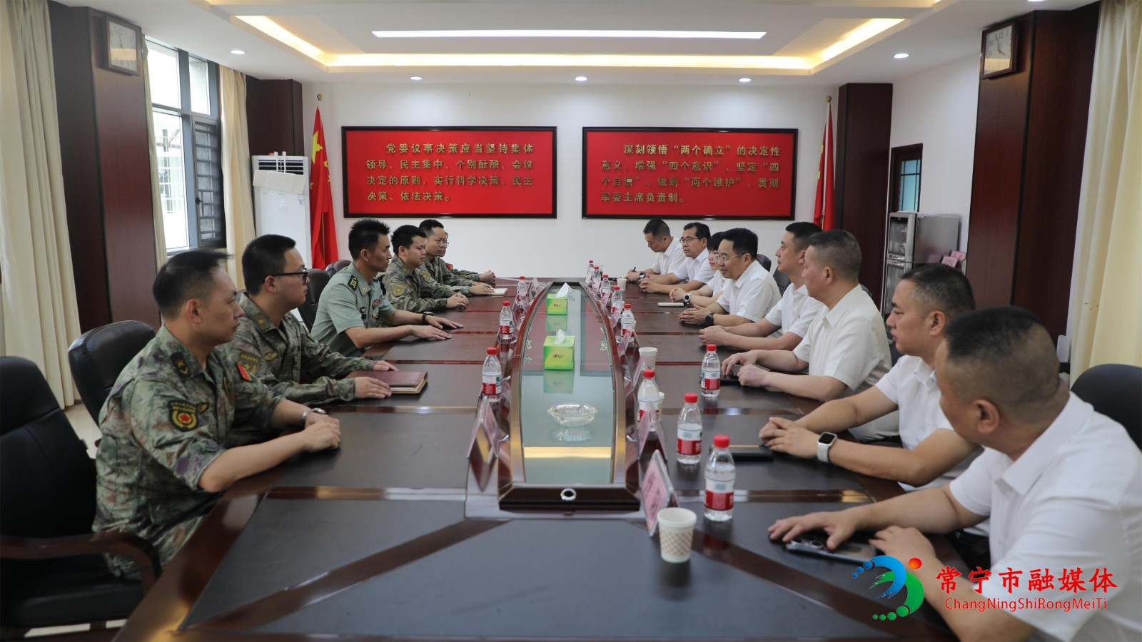 罗书记八一慰问.jpg 罗书记八一慰问.jpg