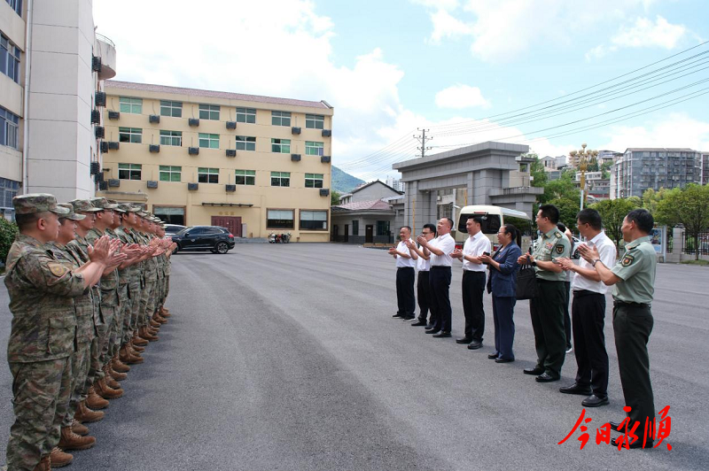 向加茂、周海强等县五大家领导“八一”集中走访慰问.png 向加茂、周海强等县五大家领导“八一”集中走访慰问.png