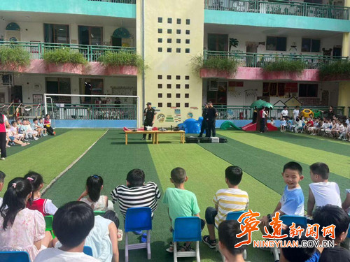 宁远公安:开展警用无人机科普互动活动_副本500.jpg 宁远公安:开展警用无人机科普互动活动_副本500.jpg