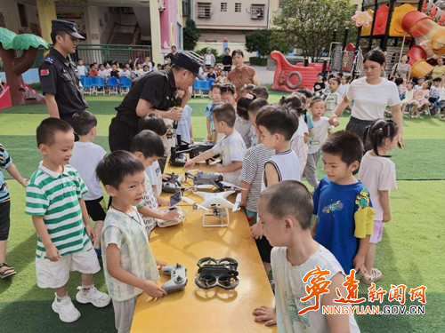 宁远公安:开展警用无人机科普互动活动2_副本500.jpg 宁远公安:开展警用无人机科普互动活动2_副本500.jpg