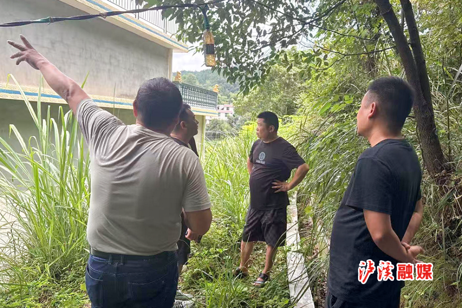 自然资源局切坡建房验收.jpg 自然资源局切坡建房验收.jpg