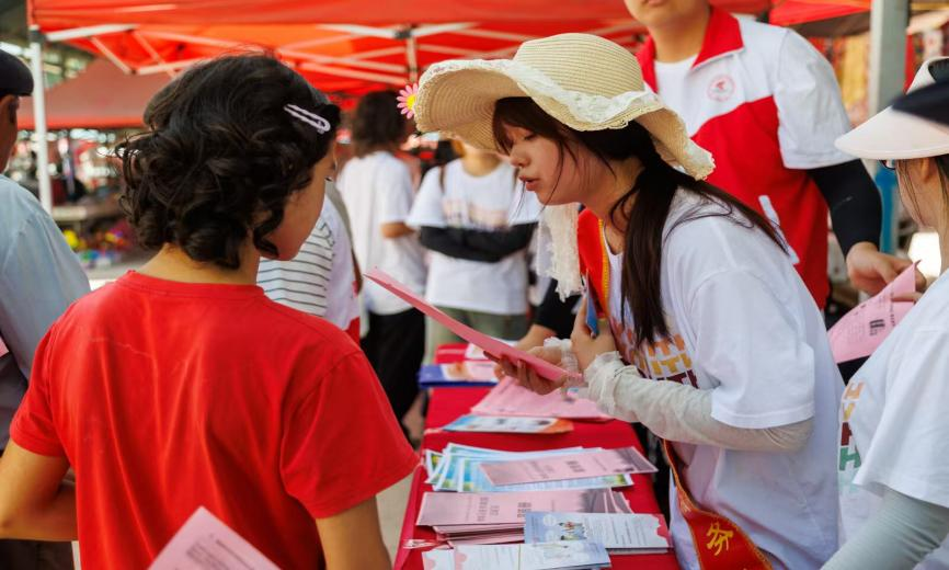 普法进巴扎、农户和课堂，湖南工业大学学子赴疆开展法治宣传