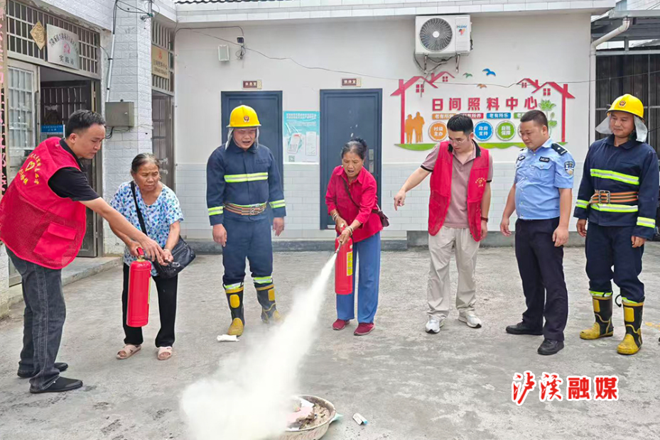 兴隆场消防演练.jpg2.jpg3.jpg